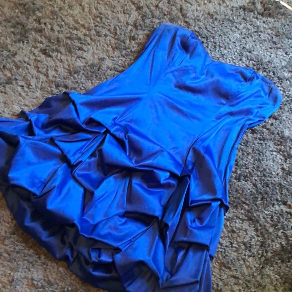 Formal dress - Picture 4 of 4